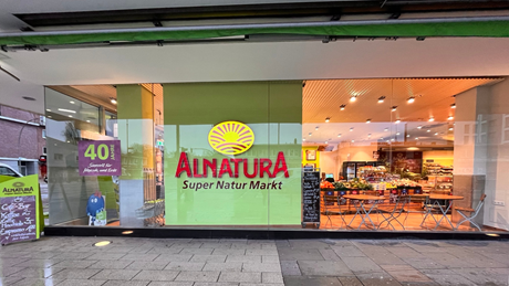 Eingang des Alnatura Super Natur Markts in Hamburg in der Wandsbeker Marktstraße