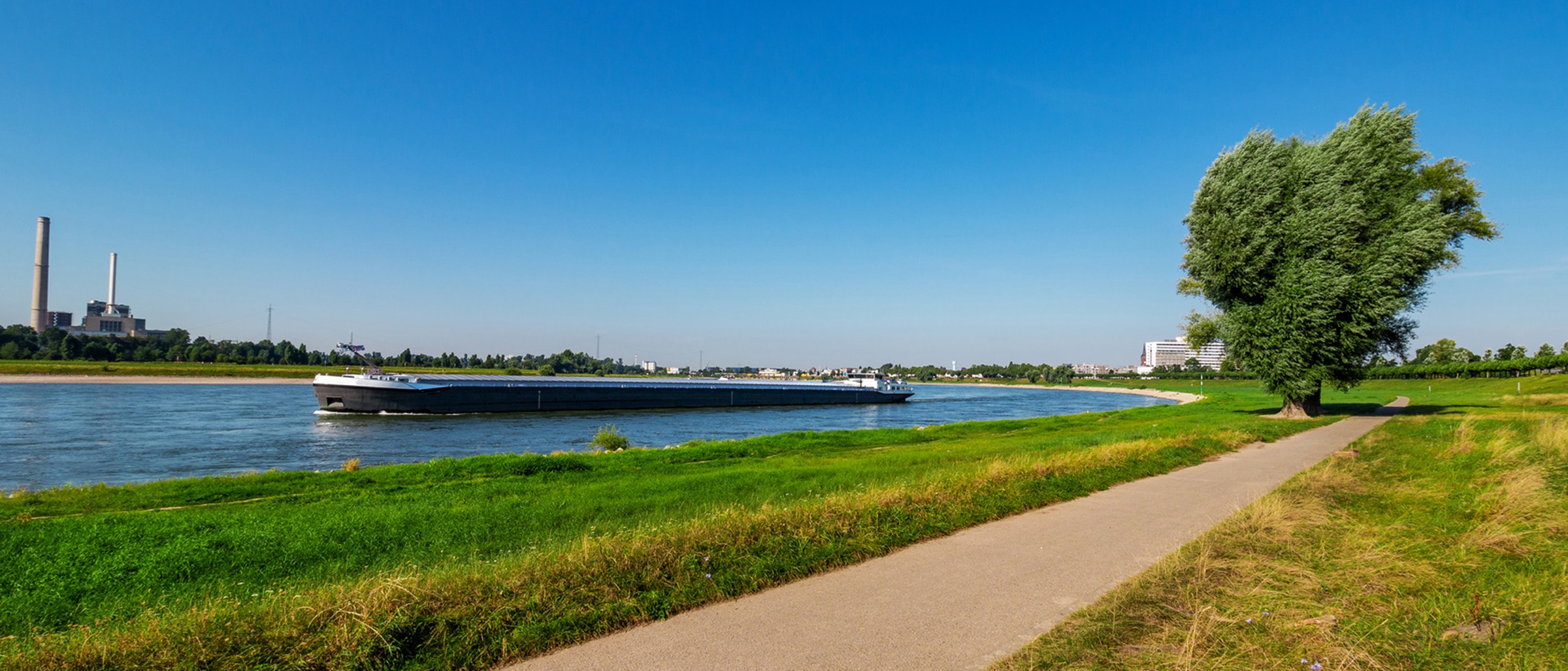 Alnatura Meerbusch:  Flussufer