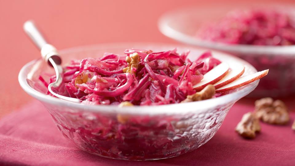 Rotkohlsalat mit Walnüssen