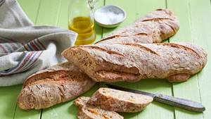 Möhren-Walnuss-Baguette