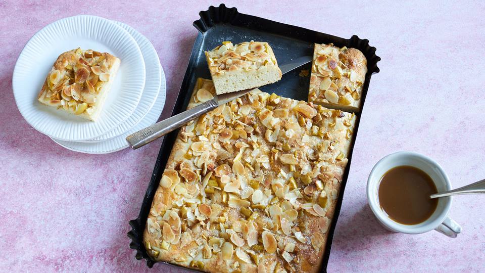 Butter-Apfelkuchen mit Mandeln