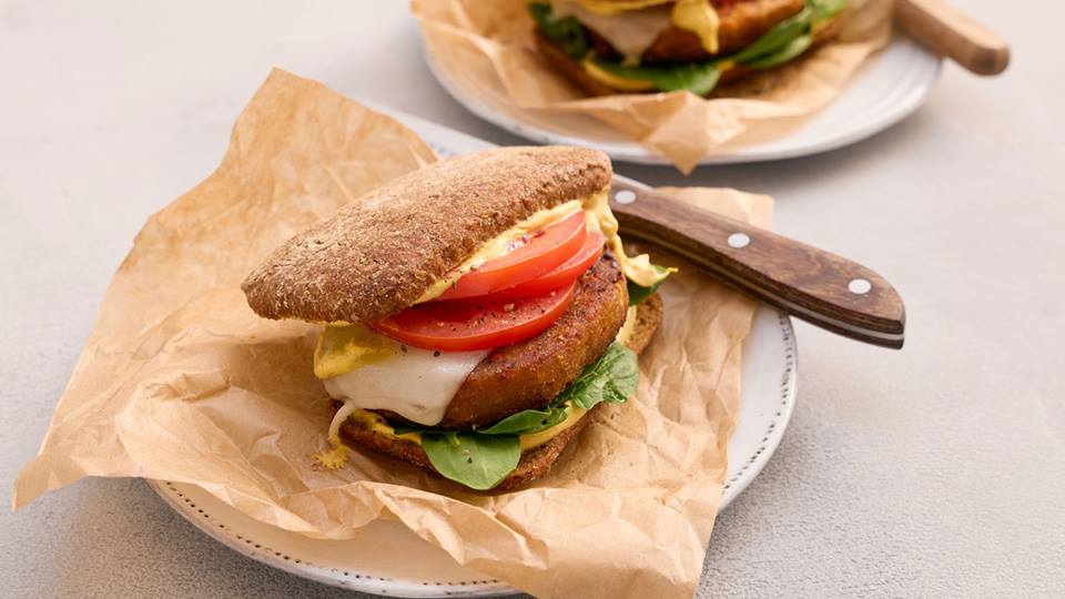 Rote-Linsen-Burger mit Curry-Schmand