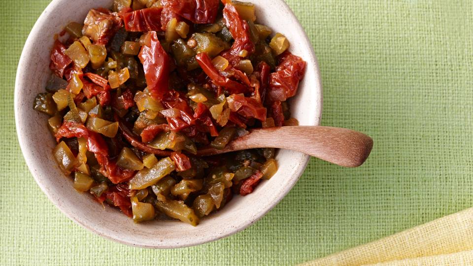 Gewürzgurken-Tomaten-Relish