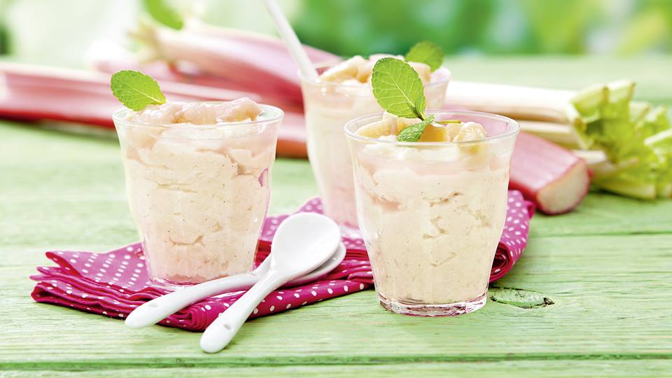 Grießcreme mit Rhabarberkompott