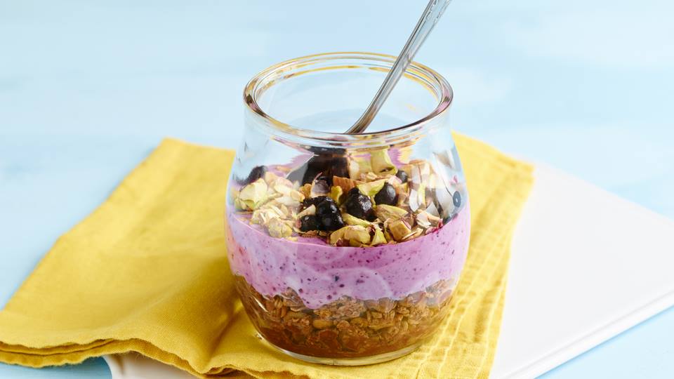 Kerniges Sojaflockenmüsli mit Heidelbeeren