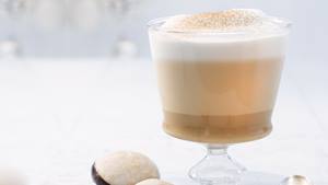 Weiße Schokoladen-Macadamia-Milch