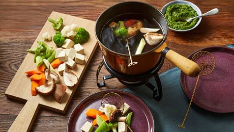 Aromatischer Gemüsefond für Fondue