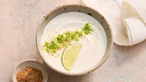 Joghurt-Limetten-Dip mit Tahin