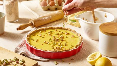 Mandel-Zitronen-Tarte mit Pistazien