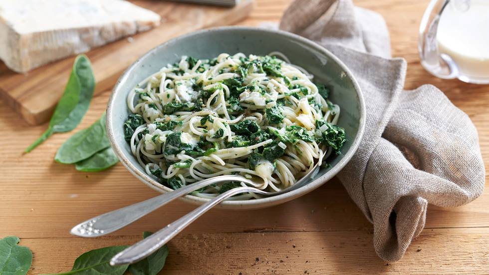 Pasta mit Spinat-Gorgonzola-Sauce