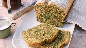 Saftiger Haselnuss-Kuchen mit Spinat
