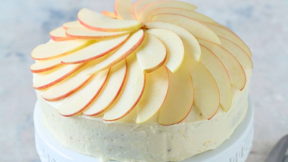 Dinkel-Kamille-Kuchen mit Ingwer-Buttercreme