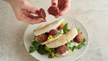 Pinke Sesam-Falafel