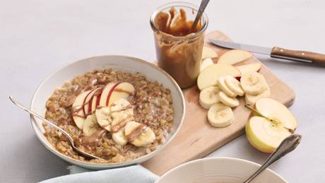 Winterliches Porridge mit Apfel, Banane und Zimt