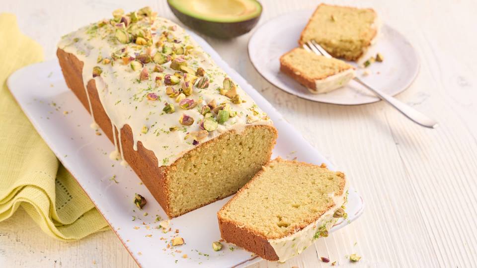 Avocadokuchen mit weißer Schokolade